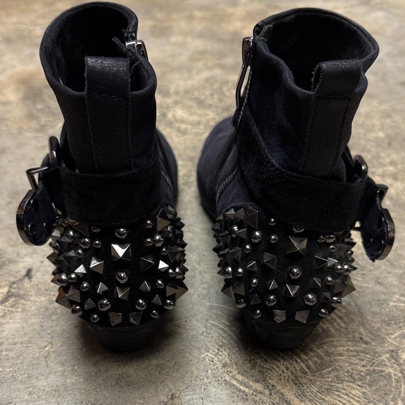 Vince Camuto Marcin black shimmer leather ankle boots - Picture 5 of 8